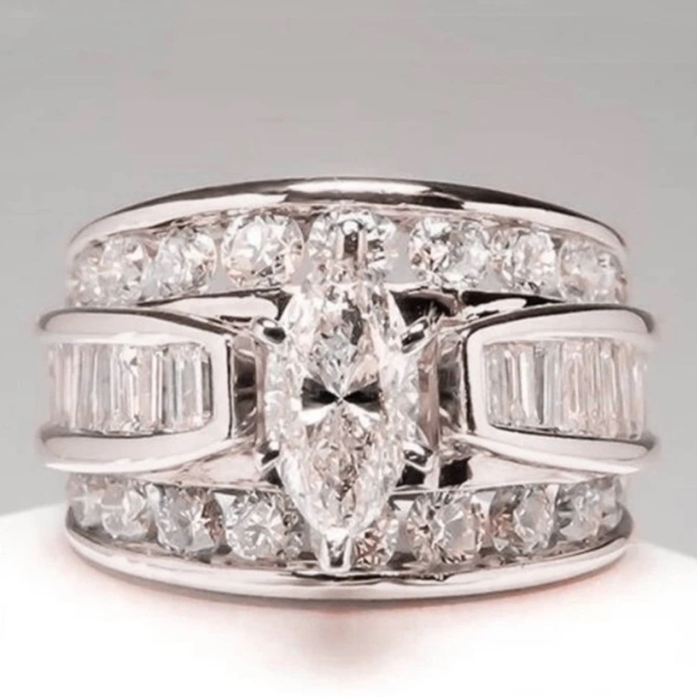 Elegant Silver Women's Ring